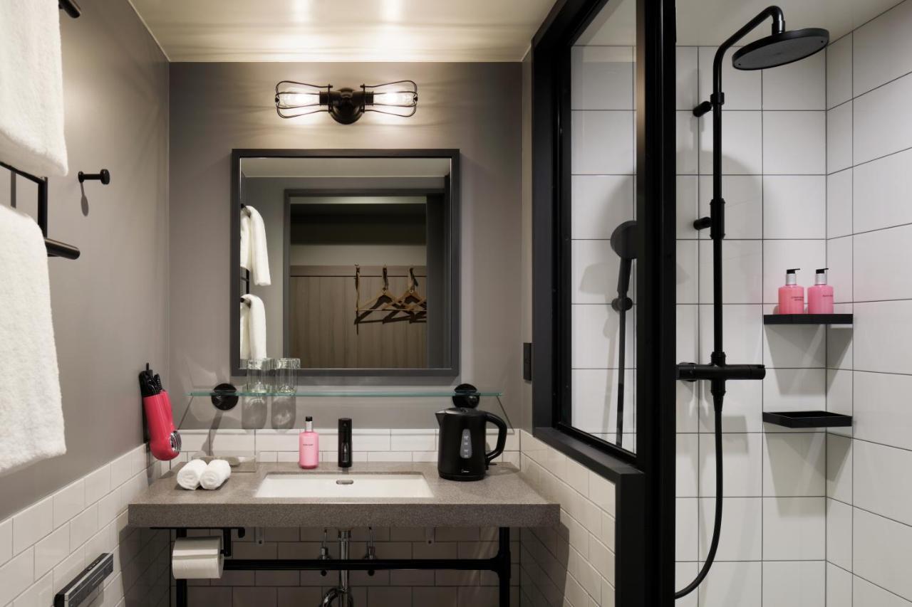 Moxy Osaka Shin Umeda Hotel Kültér fotó
